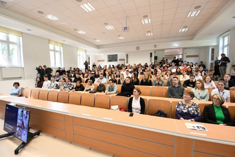 Biztos tudás és karrier - duális információs napot rendeztek az Óbudai Egyetemen